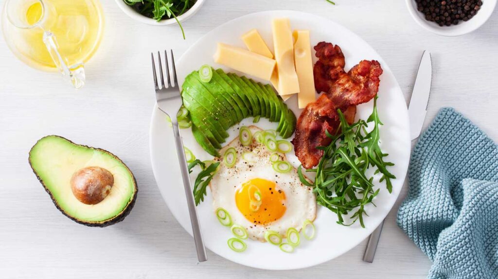 1 quả trứng gà có 0,36g Carbohydrate