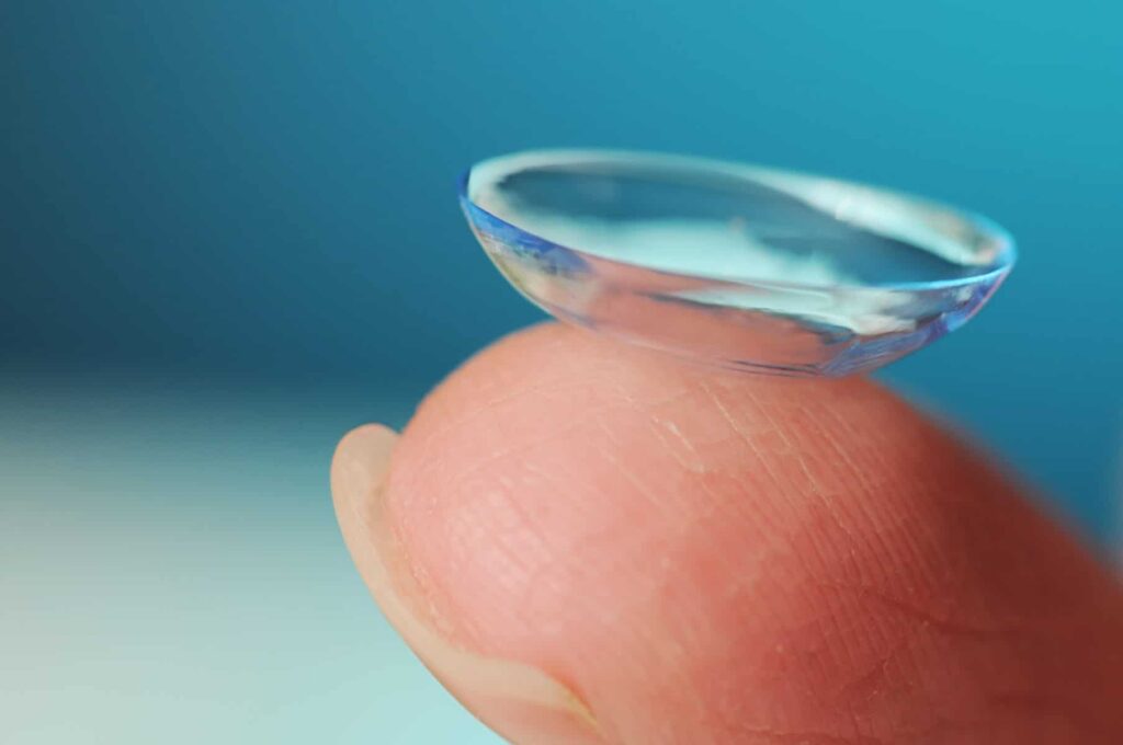 Có mấy loại kính áp tròng? Ưu, nhược điểm và những điều cần biết