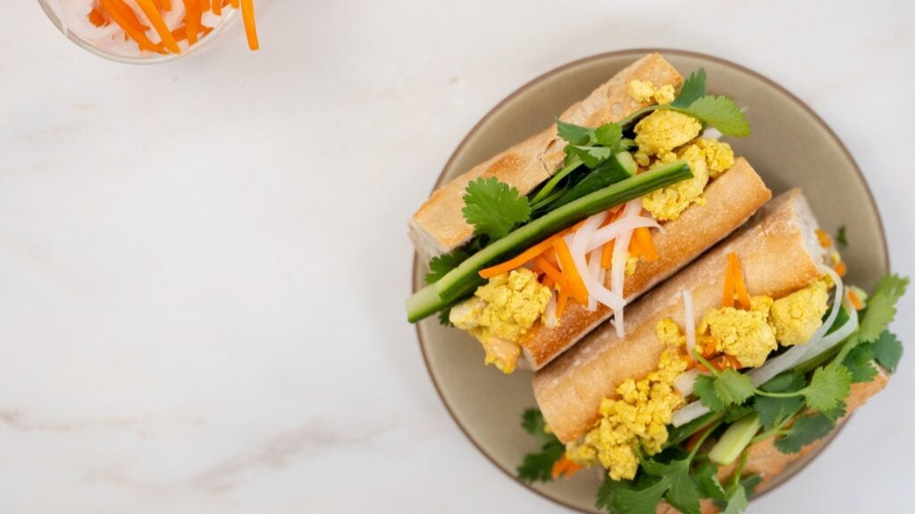 Ăn bánh mì trứng có béo không? 