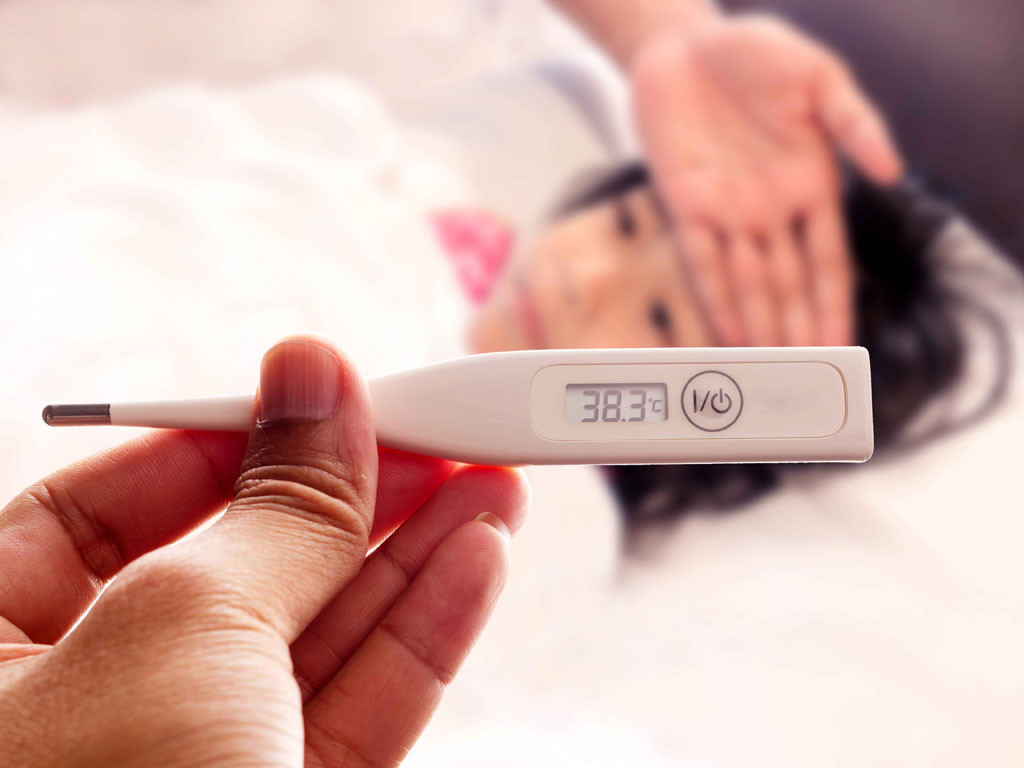 Sốt là biểu hiện đầu tiên mà bạn cần lưu ý 