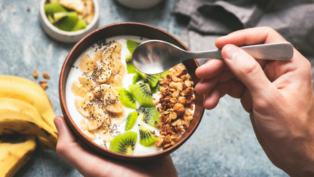Bổ sung probiotic vào chế độ ăn uống giúp kiểm soát cân nặng và đốt cháy chất béo hiệu quả.