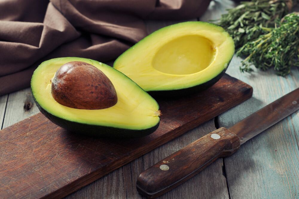Lợi ích sức khỏe của quả bơ và những lưu ý