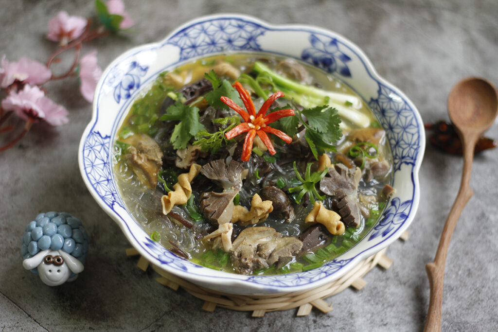 Canh miến cung cấp đa dạng chất dinh dưỡng cho cơ thể 