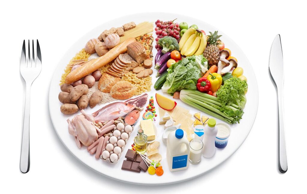Chế độ ăn uống lành mạnh cũng là một trong những cách điều trị mụn lưng tại nhà