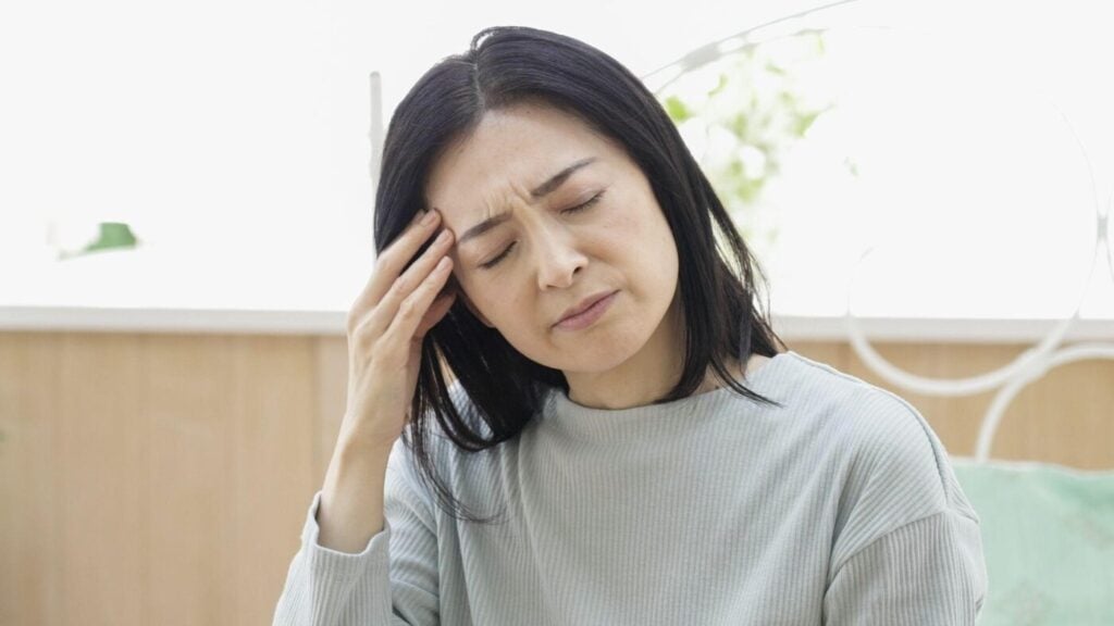 Đau đầu dấu hiệu chuyển tiếp mãn kinh