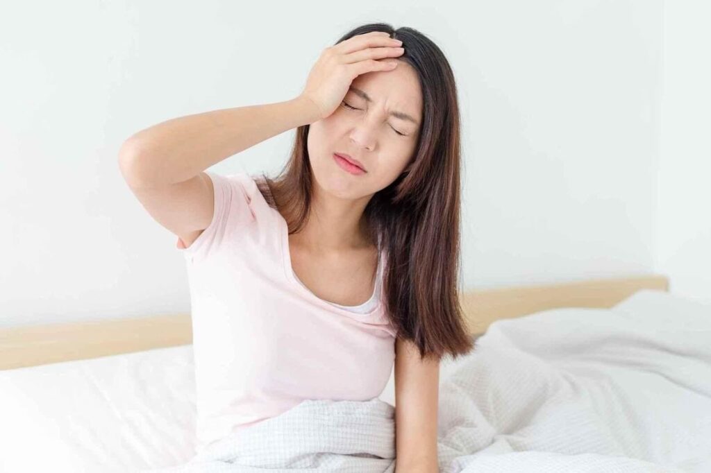 Uống nhiều nước gây ra tình trạng đau đầu 