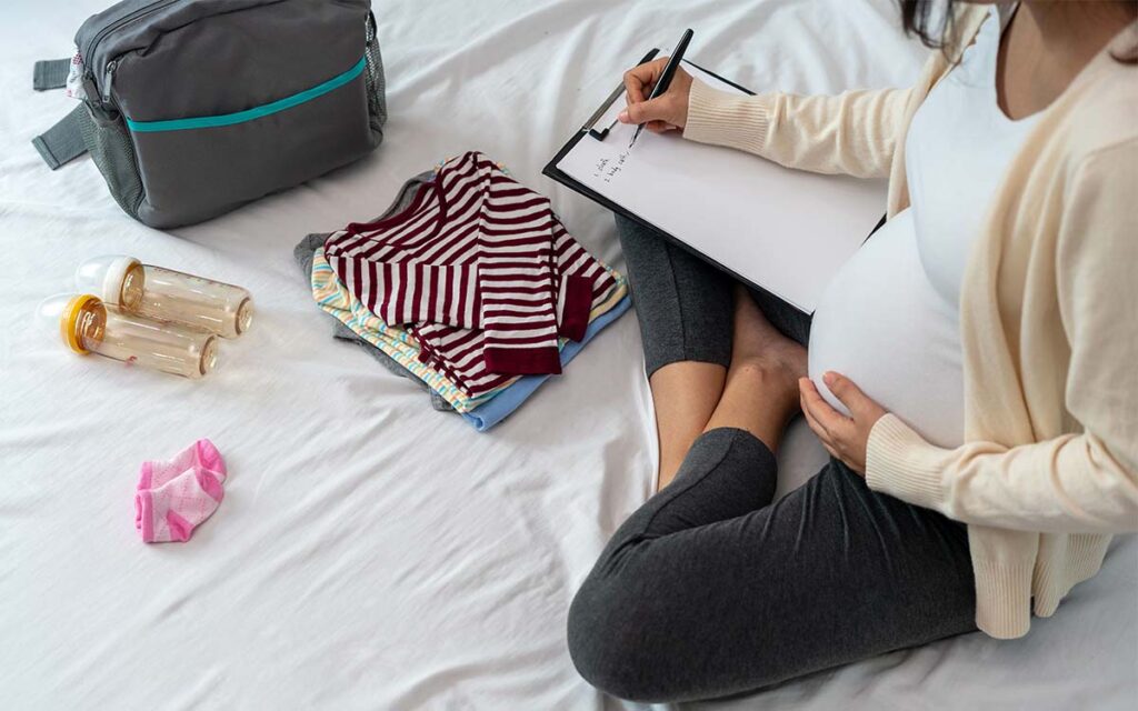 Đồ dùng cho em bé khi sinh chỉ cần mang một số món đồ cần thiết 