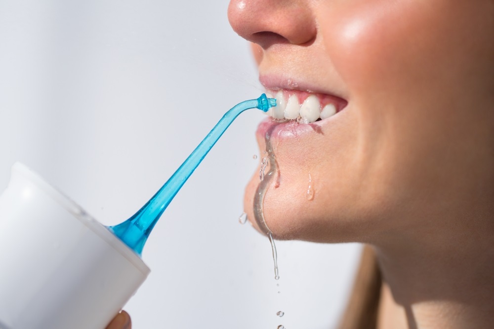 Lợi ích khi sử dụng tăm nước trong việc chăm sóc sức khỏe răng miệng