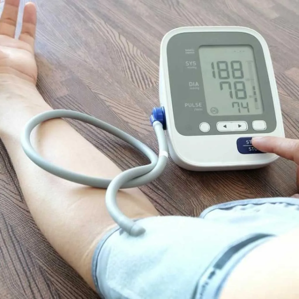Huyết áp cao: Triệu chứng, Cách điều trị & Phòng ngừa