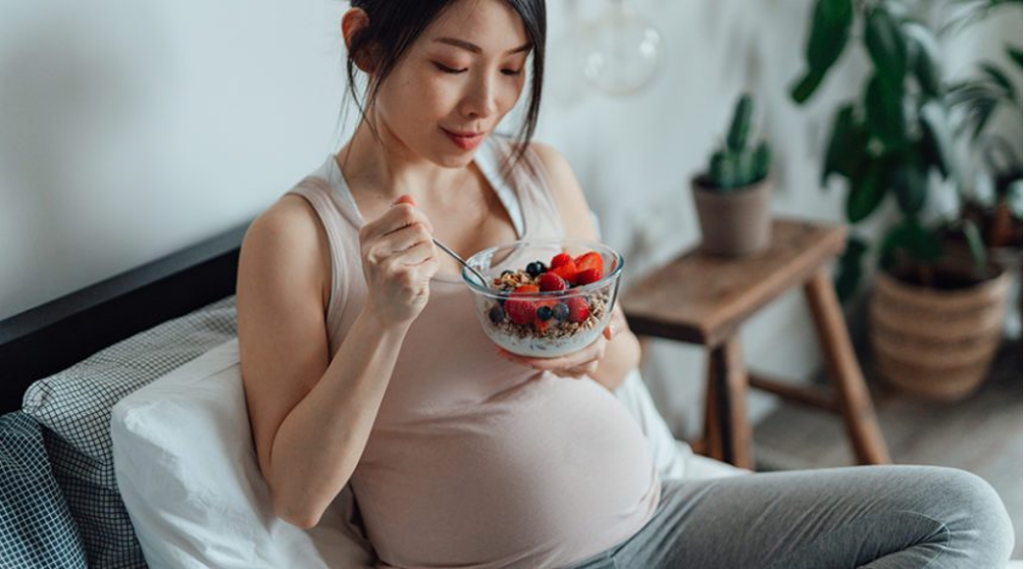 Chăm sóc dinh dưỡng thai kỳ cho mẹ bầu sinh con khỏe mạnh