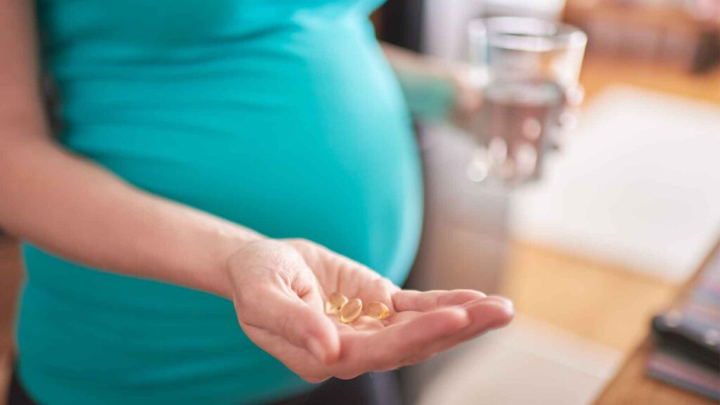 Sử dụng acid folic (vitamin B9) theo chỉ định của bác sĩ