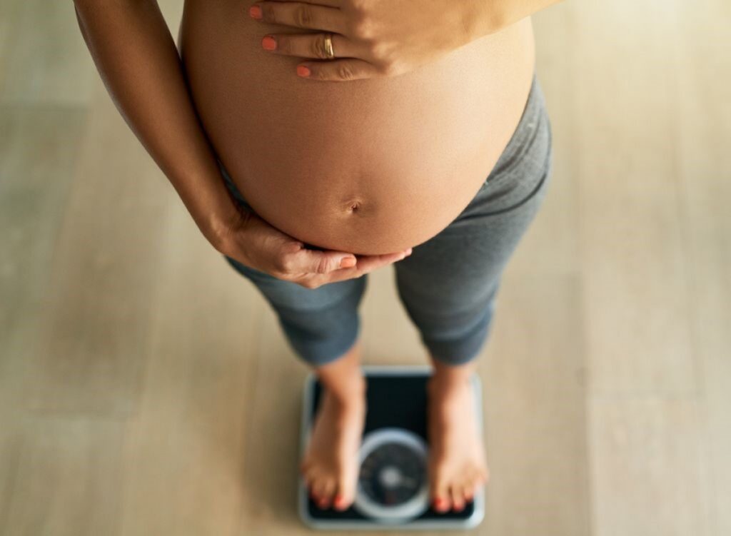 Măng còn giúp kiểm soát cân nặng của mẹ bầu 