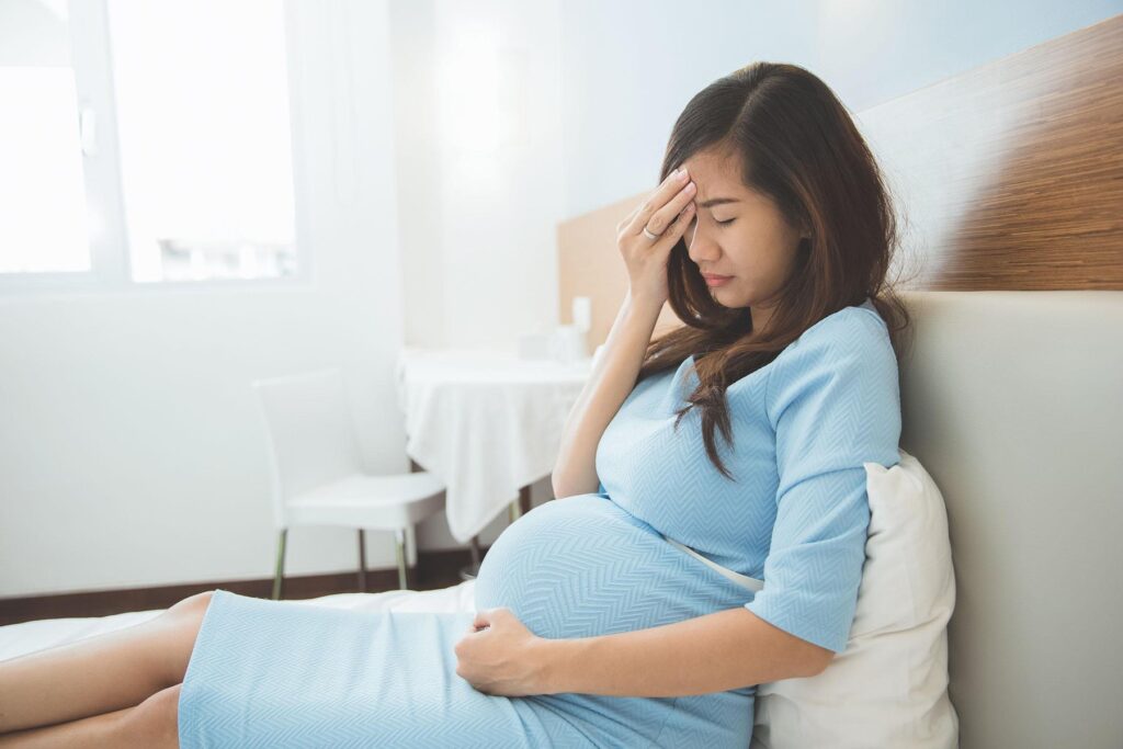 Phát sinh hoạt động tình dục không an toàn dẫn đến mang thai ngoài ý muốn 