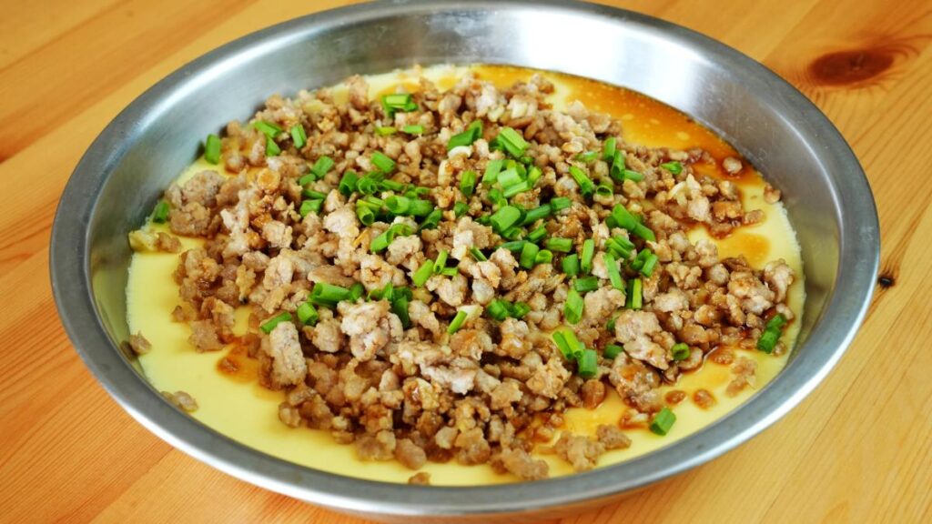 Món trứng hấp đậu phụ và thịt heo 