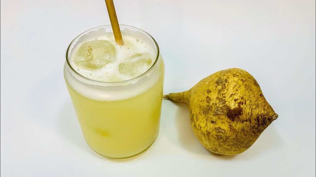 Một ly nước ép củ đậ