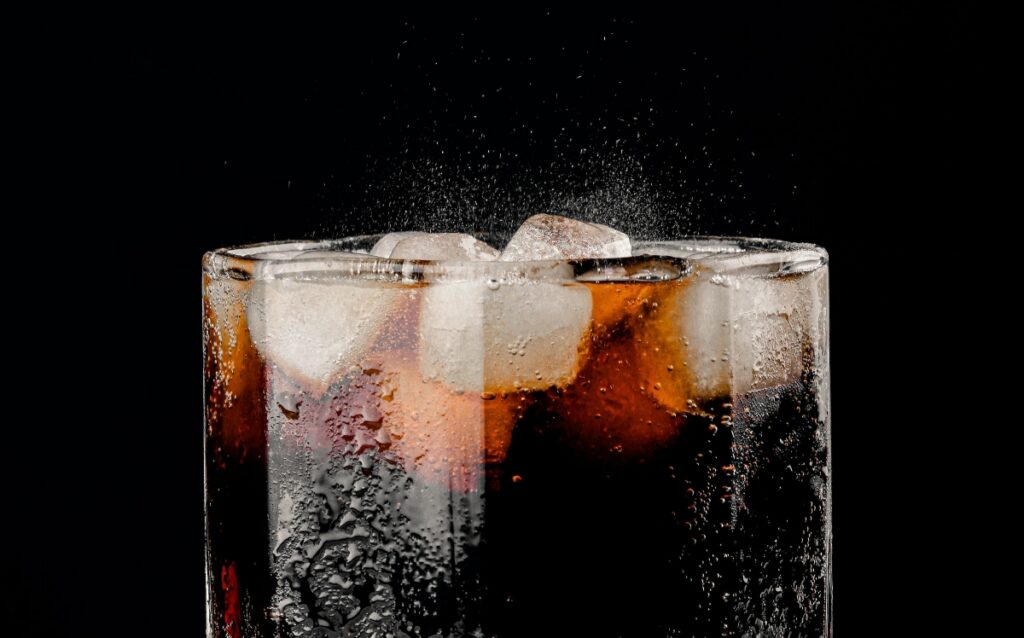 nước giải khát cũng chứa caffeine