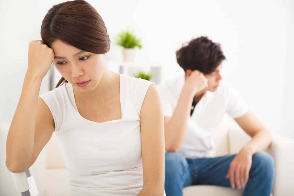Thay đổi điều kiện sống và thói quen sinh hoạt khiến kinh nguyệt bị rối loạn 