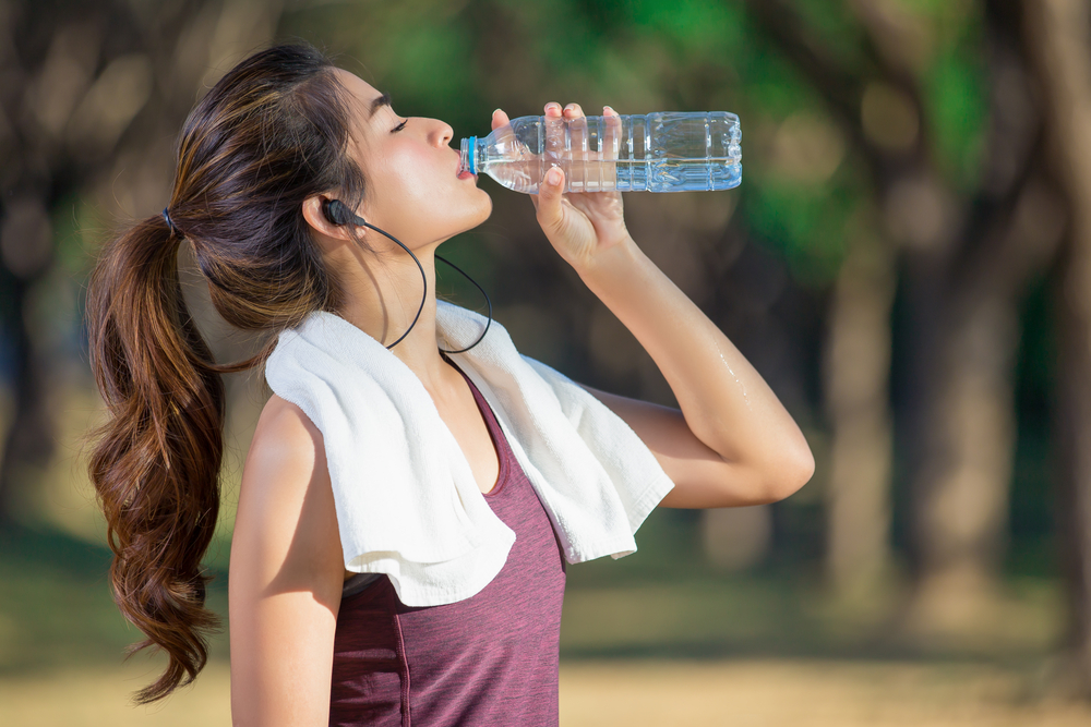 Uống nhiều nước có tốt không? Bật mí mẹo uống nước đúng cách