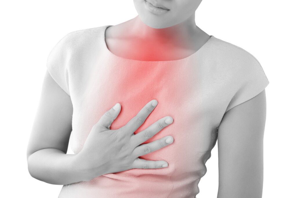 Ho ra máu là dấu hiệu cảnh báo bệnh gì? Có nguy hiểm không?