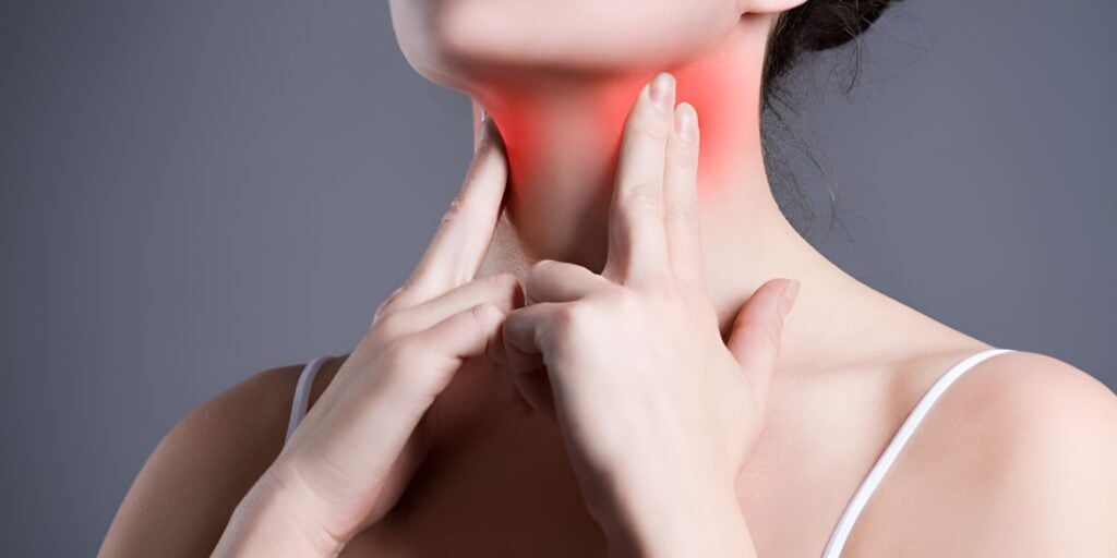 Súc miệng thường xuyên với nước cốt cây vòi voi để cải thiện viêm họng